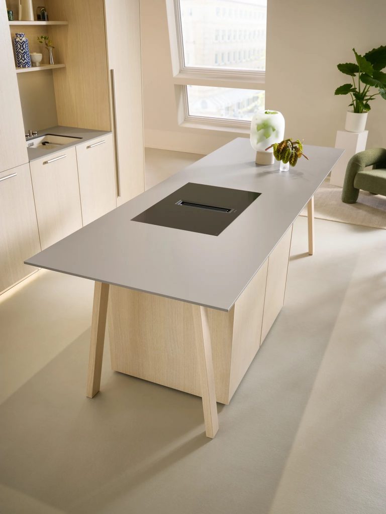 Next125 Design Inselküche Eiche elegant Arbeitsplatte Kieselgrau